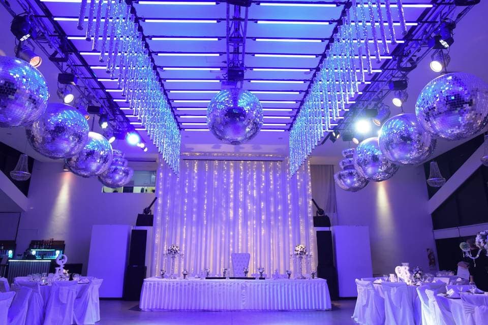 Salon iluminado para fiesta y baile